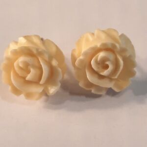 14k Solid Gold Earings With Rozes Cream Tone